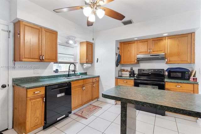 355 W 54th St, Hialeah, FL 33012
