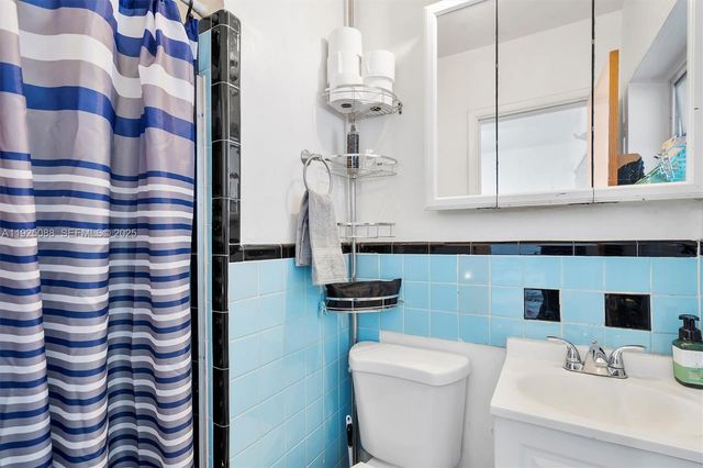 355 W 54th St, Hialeah, FL 33012