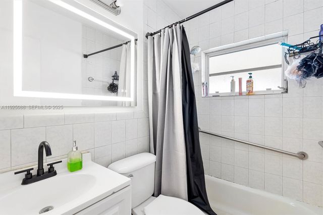 355 W 54th St, Hialeah, FL 33012