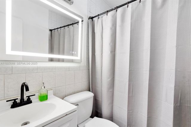 355 W 54th St, Hialeah, FL 33012