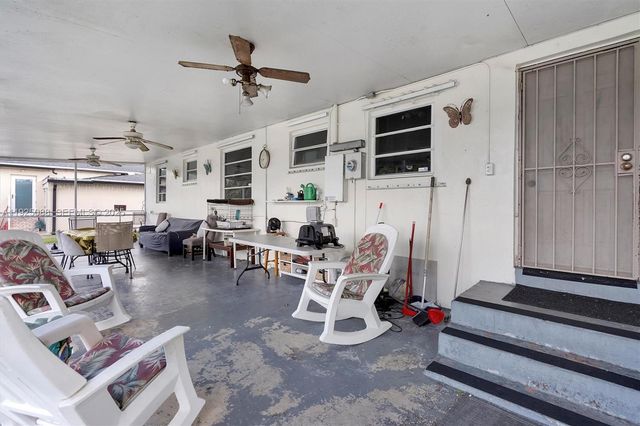 355 W 54th St, Hialeah, FL 33012