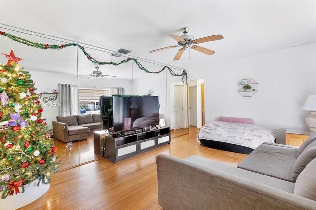 355 W 54th St, Hialeah, FL 33012