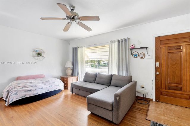 355 W 54th St, Hialeah, FL 33012