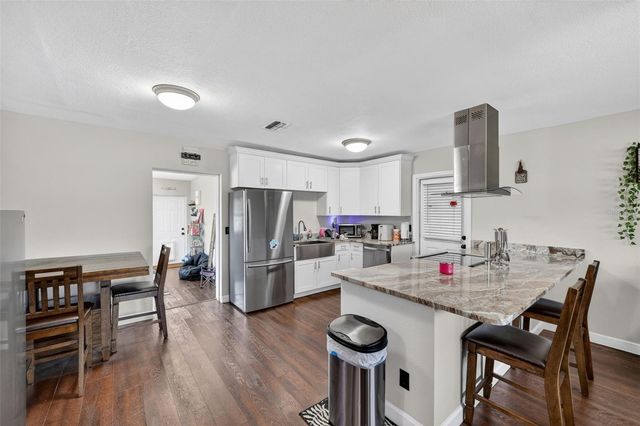 691 72ND AVENUE N, St Petersburg, FL 33702