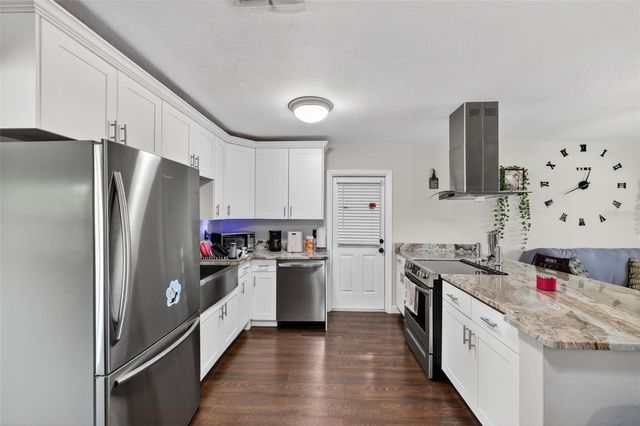691 72ND AVENUE N, St Petersburg, FL 33702