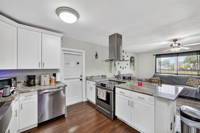 691 72ND AVENUE N, St Petersburg, FL 33702