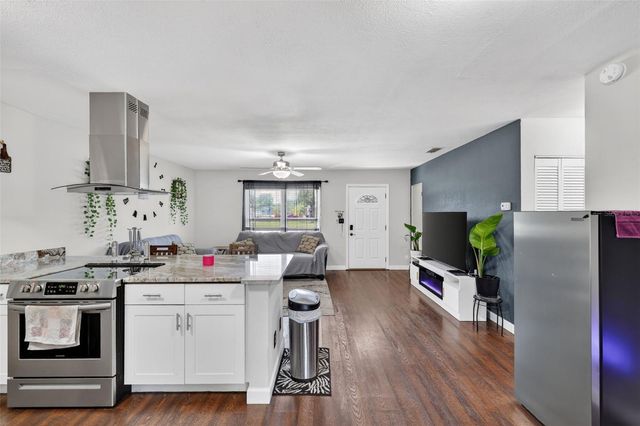 691 72ND AVENUE N, St Petersburg, FL 33702