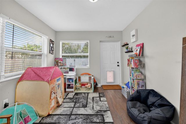 691 72ND AVENUE N, St Petersburg, FL 33702