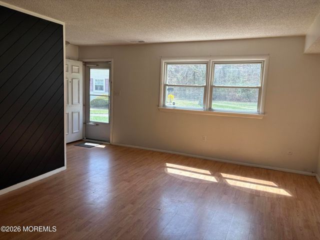 48 S Seas Court, Barnegat, NJ 08005