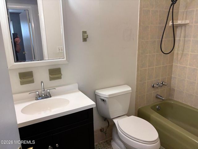 48 S Seas Court, Barnegat, NJ 08005