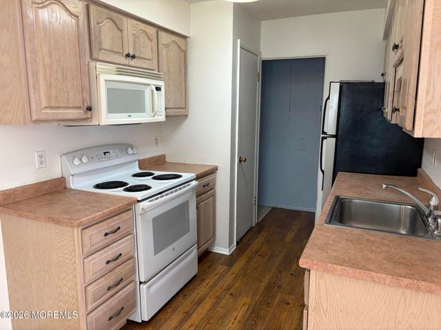 48 S Seas Court, Barnegat, NJ 08005