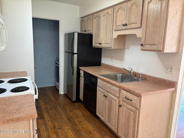48 S Seas Court, Barnegat, NJ 08005