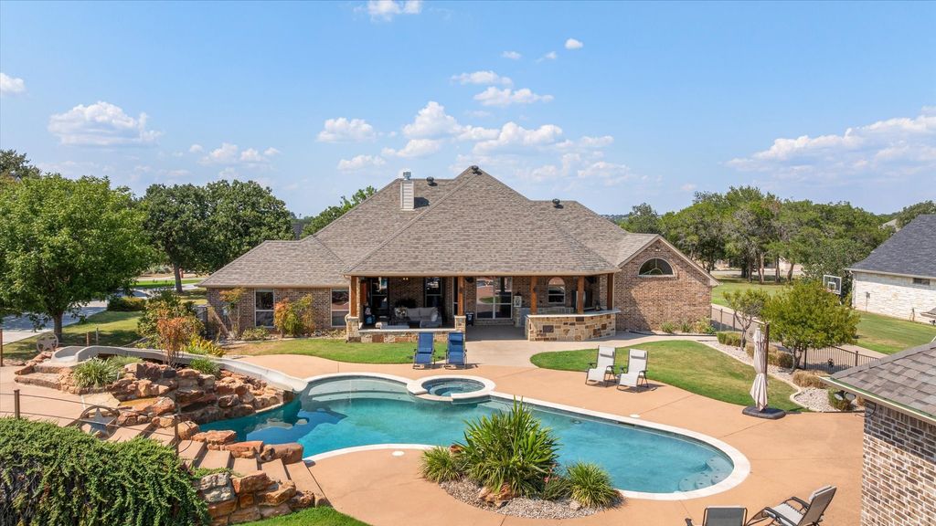 2007 Wigeon Street, Granbury, TX 76049