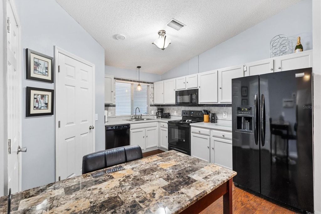 Image 11 of property listing at 406 DEL MAR DRIVE, The Villages, FL 32159