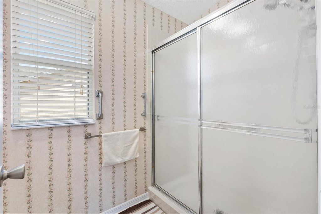 Image 18 of property listing at 406 DEL MAR DRIVE, The Villages, FL 32159