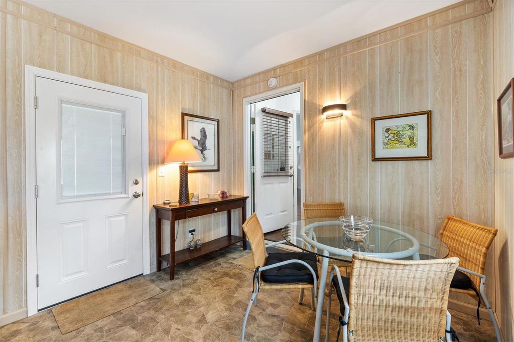 Image 25 of property listing at 406 DEL MAR DRIVE, The Villages, FL 32159