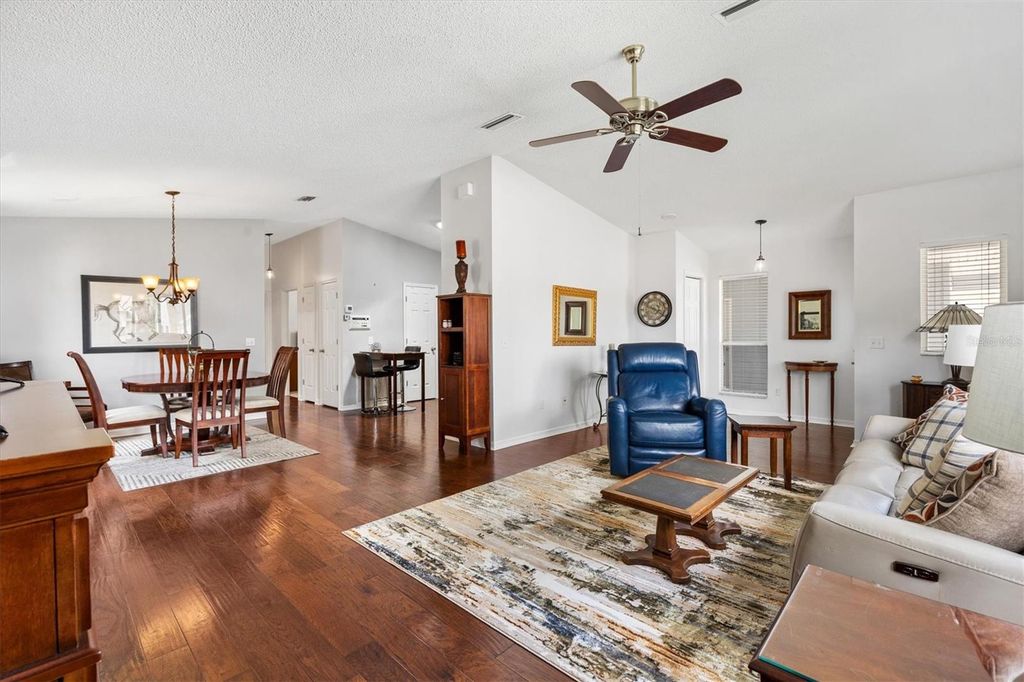 Image 6 of property listing at 406 DEL MAR DRIVE, The Villages, FL 32159