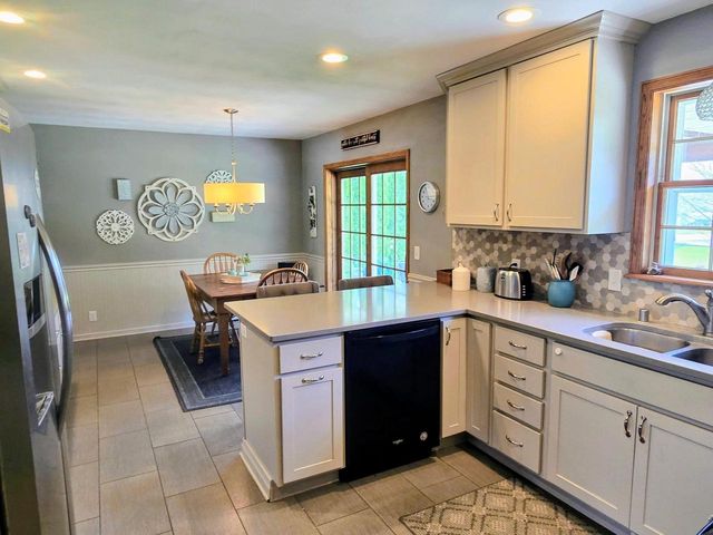 2913 Dartmouth Drive, Janesville, WI 53548