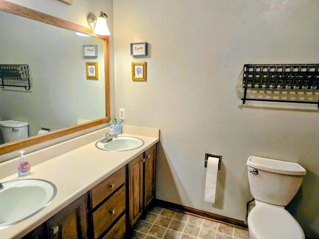 2913 Dartmouth Drive, Janesville, WI 53548
