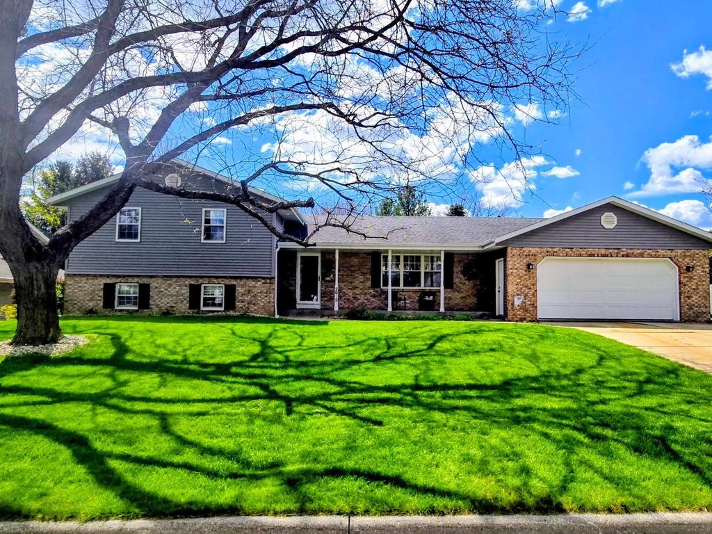 2913 Dartmouth Drive, Janesville, WI 53548