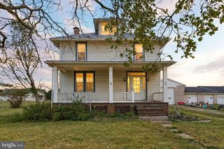 5694 HANOVER RD, Hanover, PA 17331