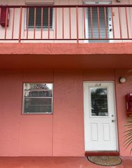 22 GOLFS EDGE B, West Palm Beach, FL 33417
