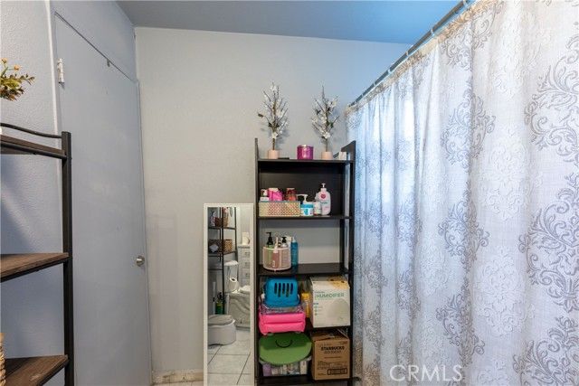 6000 Vinevale, Maywood, CA 90270