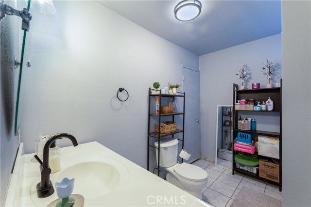 6000 Vinevale, Maywood, CA 90270