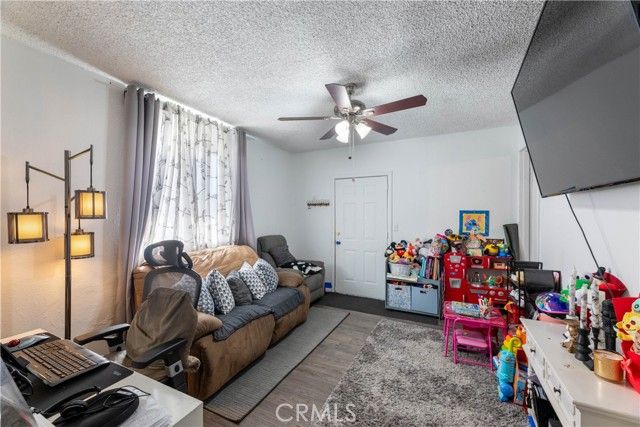 6000 Vinevale, Maywood, CA 90270