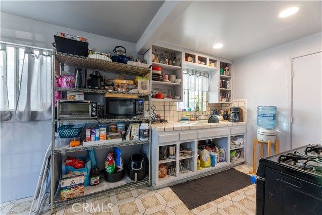 6000 Vinevale, Maywood, CA 90270