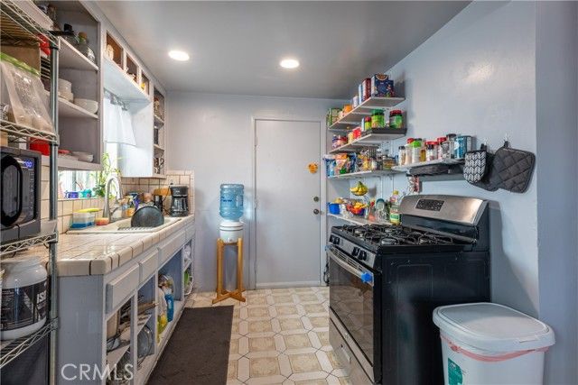 6000 Vinevale, Maywood, CA 90270