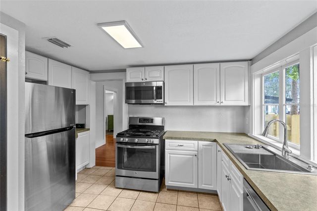 12 N FOREST AVENUE, Orlando, FL 32803