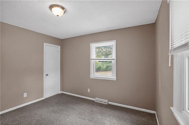 7801 E 48th Street, Kansas City, MO 64129
