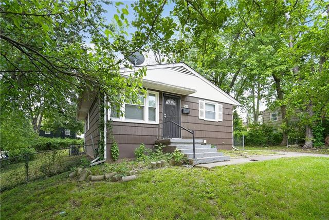 7801 E 48th Street, Kansas City, MO 64129