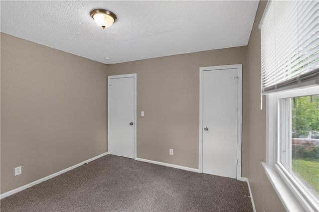 7801 E 48th Street, Kansas City, MO 64129