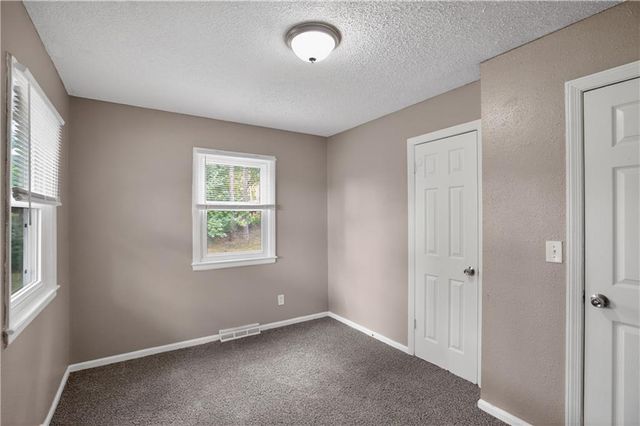 7801 E 48th Street, Kansas City, MO 64129