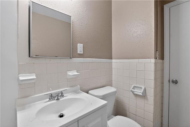 7801 E 48th Street, Kansas City, MO 64129