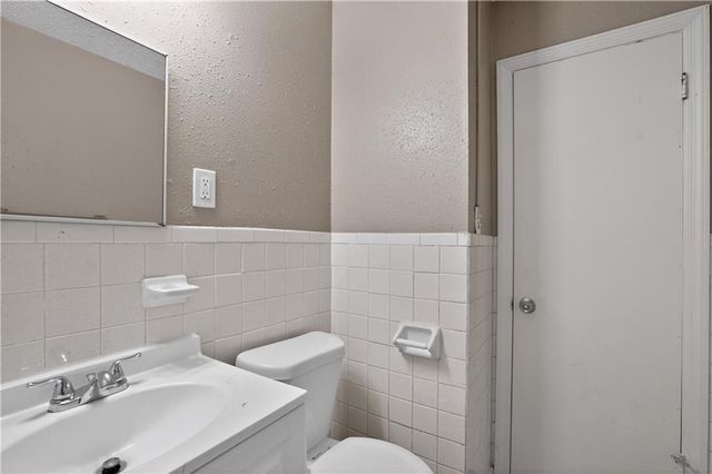 7801 E 48th Street, Kansas City, MO 64129