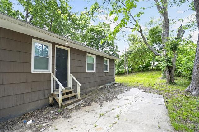 7801 E 48th Street, Kansas City, MO 64129