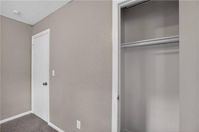 7801 E 48th Street, Kansas City, MO 64129