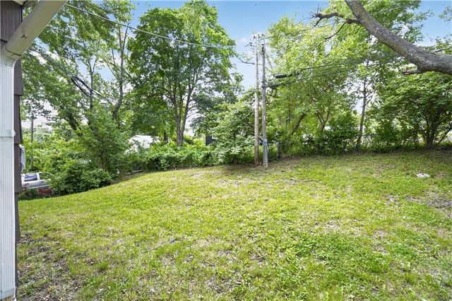 7801 E 48th Street, Kansas City, MO 64129