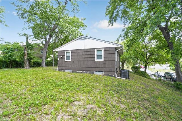 7801 E 48th Street, Kansas City, MO 64129