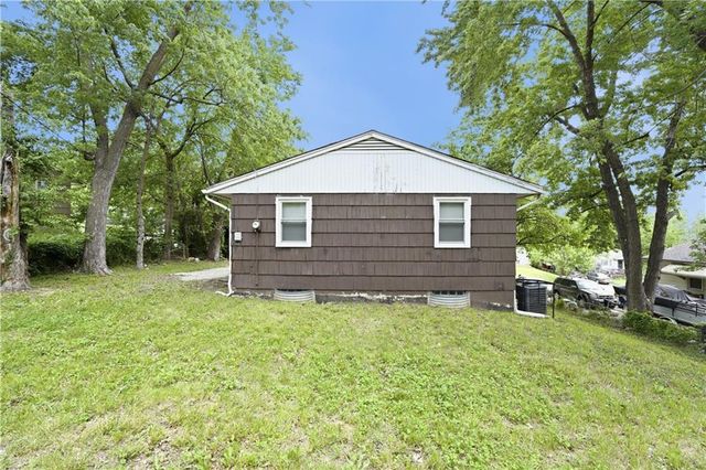 7801 E 48th Street, Kansas City, MO 64129