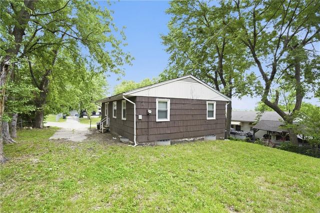 7801 E 48th Street, Kansas City, MO 64129