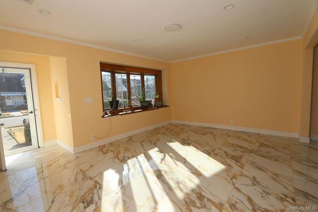 73 Evans Street, New Hyde Park, NY 11040