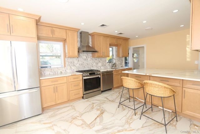 73 Evans Street, New Hyde Park, NY 11040