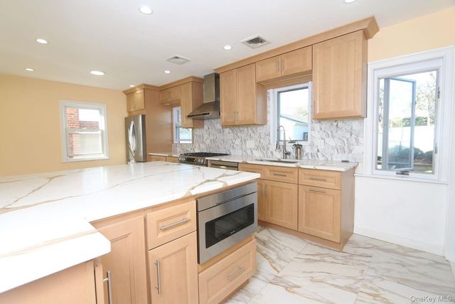 73 Evans Street, New Hyde Park, NY 11040