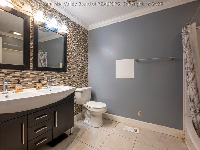 1009 Rustling Road, South Charleston, WV 25303