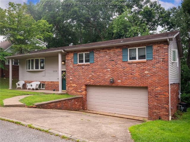 1009 Rustling Road, South Charleston, WV 25303