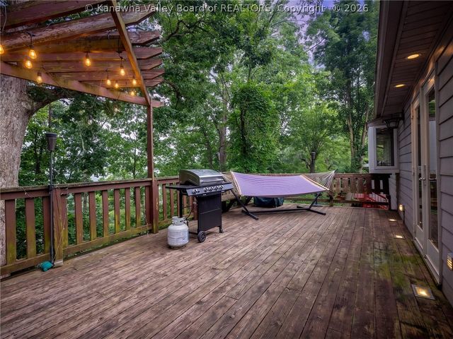 1009 Rustling Road, South Charleston, WV 25303